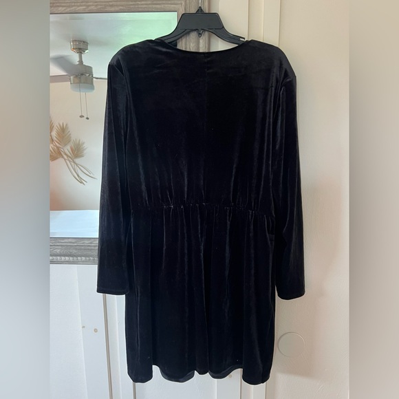 Black Velvet V-Neck Long Sleeve Dress size XL - Picture 5 of 5